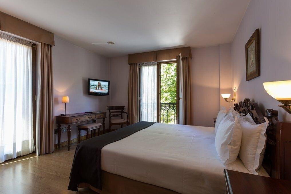 Ayre Hotel Alfonso II Oviedo Dış mekan fotoğraf